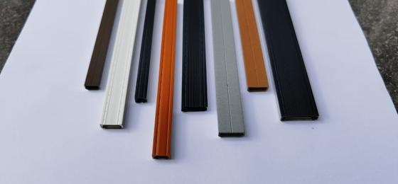 Barre d'espacement à bord chaud haute performance: conductivité thermique de 0,24 W/mK, PP hybride et acier inoxydable, solution économe en énergie et anti-condensation pour verre isolant