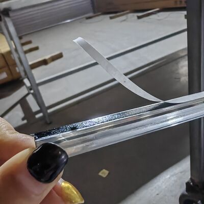 Barre d'espacement thermique en aluminium recouverte de butyle (0,18-0,33 mm) pour le collage du verre sur les cadres de porte/fenêtre